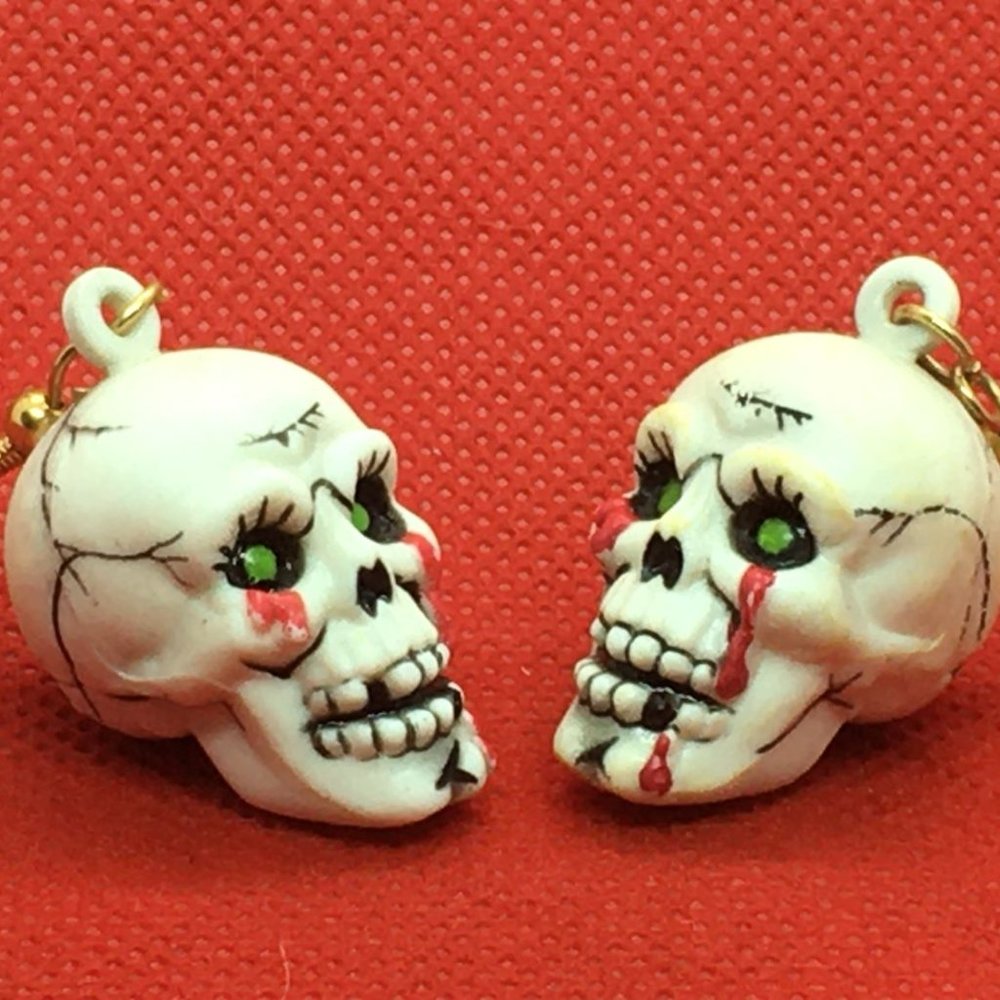 Skull earrings